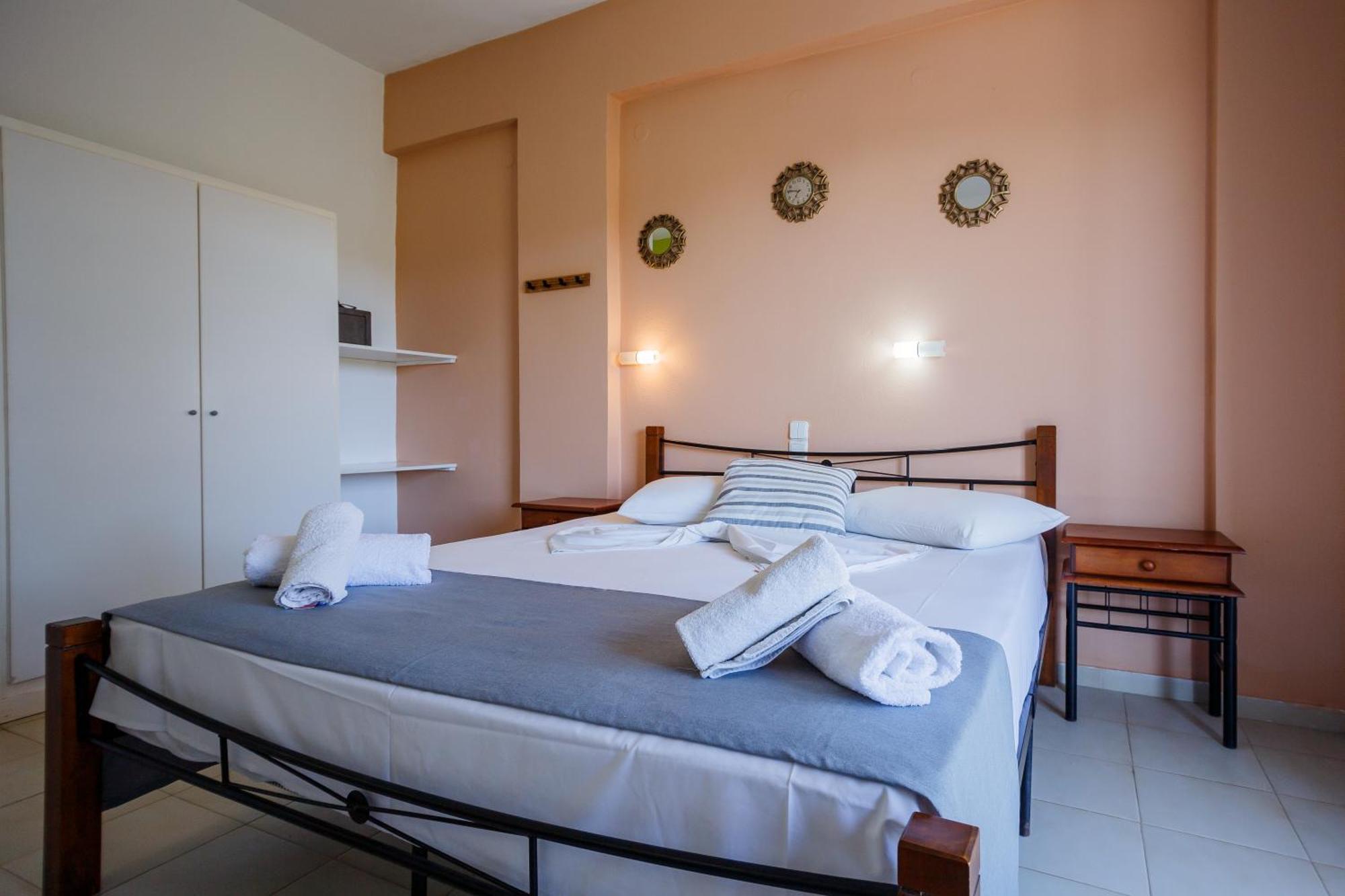 Kyprianos Aparthotel Keri Екстериор снимка